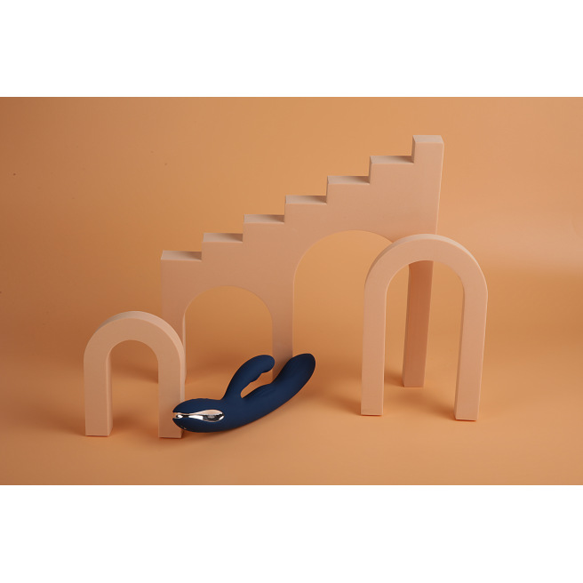 Svakom - Vibromasseur puissant à double tête à pulsations Aylin bleu foncé Svakom - Vibromasseur puissant à double tête à pulsations Aylin bleu foncé