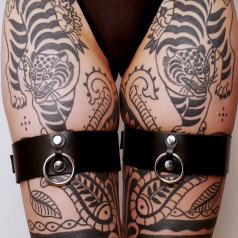 Menottes pour cuisses en cuir Collection Anneaux Noir Menottes pour cuisses en cuir Collection Anneaux Noir