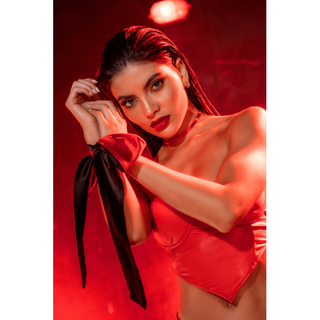 Accessoire coquin en satin réversible noir  rouge